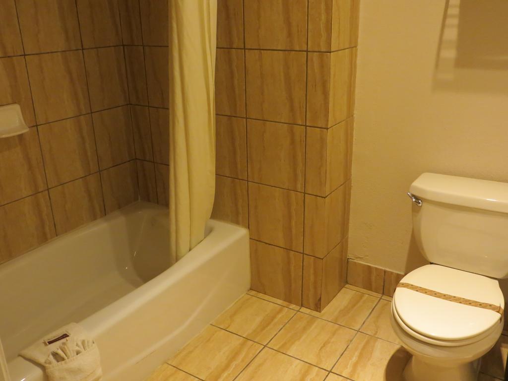 Executive Inn & Suites Sacramento Room photo